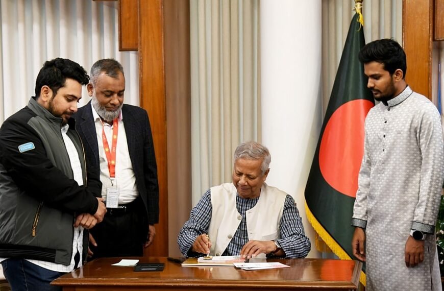 ‘তারুণ্যের উৎসব ২০২৫’ এর উদ্বোধনী খামে স্বাক্ষর করেছেন প্রধান উপদেষ্টা