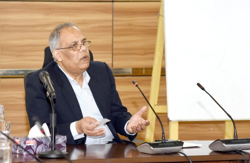 গণমাধ্যমের সংস্কার নির্বাচনকেন্দ্রিক নয়, গণতন্ত্রমুখী-কামাল আহমেদ