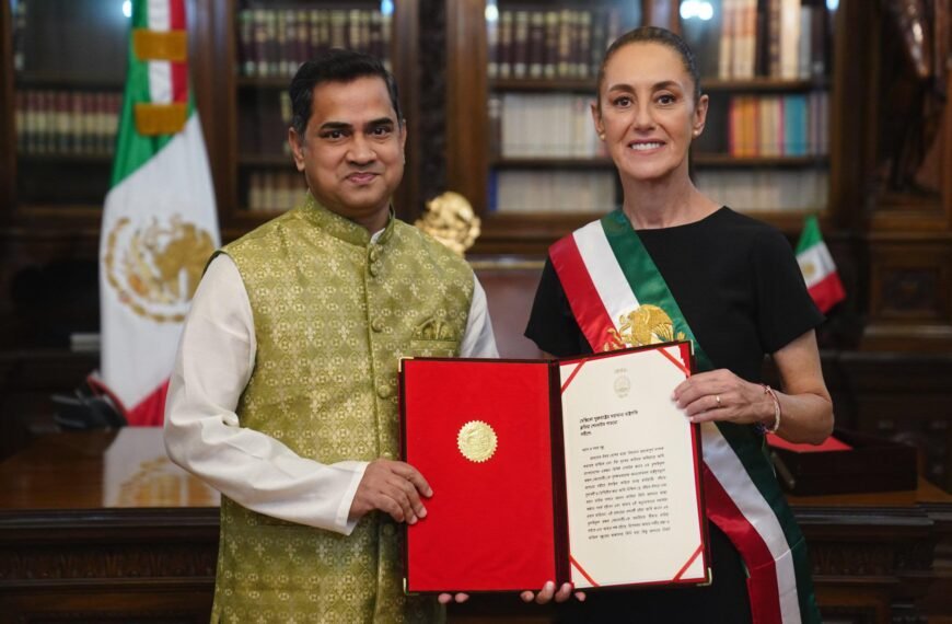 মেক্সিকোর প্রেসিডেন্টের কাছে পরিচয়পত্র পেশ…