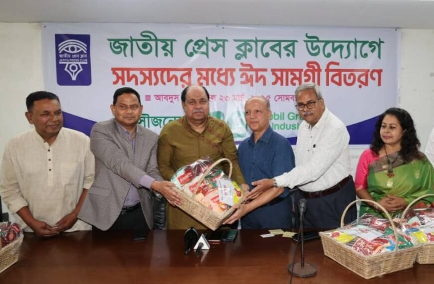 জাতীয় প্রেস ক্লাবে সদস্যদের মধ্যে…