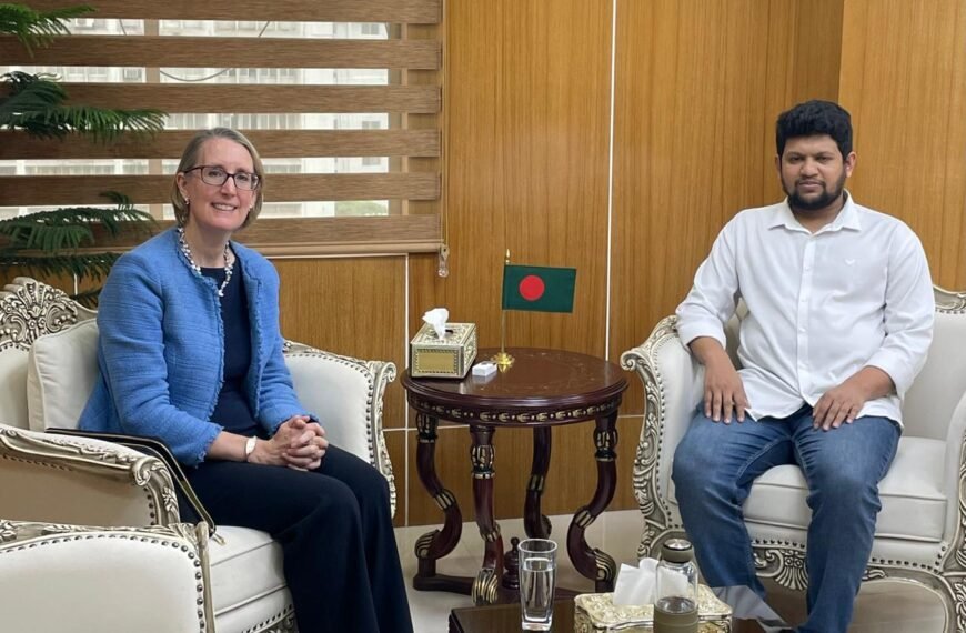 যুক্তরাজ্য ও বাংলাদেশের সহযোগিতার বিস্তৃত সুযোগ নিয়ে আলোচনা করতে তথ্য উপদেষ্টার সাথে ব্রিটিশ হাইকমিশনার সাক্ষাৎ করেছেন