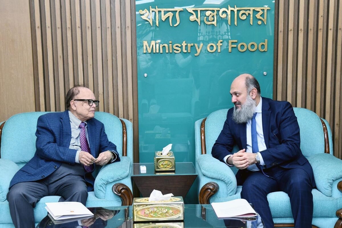 খাদ্য উপদেষ্টার সঙ্গে পাকিস্তানের বাণিজ্যমন্ত্রীর সাক্ষাৎ