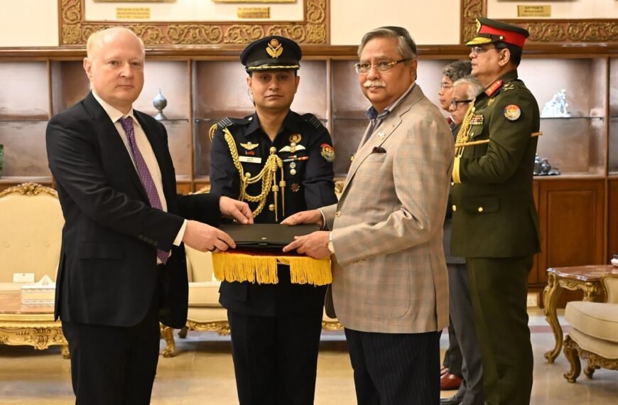 রাষ্ট্রপতির কাছে পরিচয়পত্র পেশ করলেন&hellip;