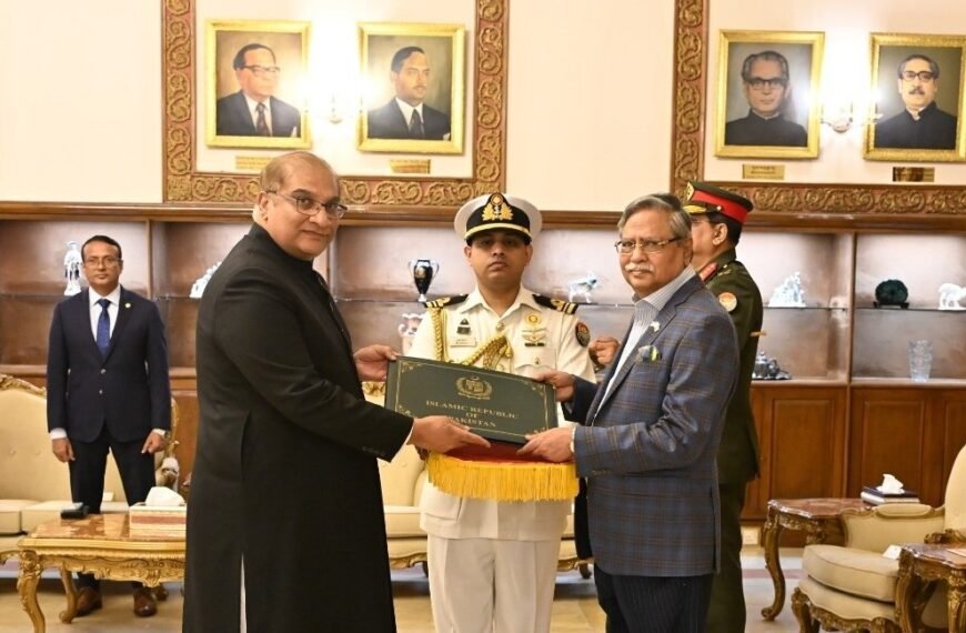 রাষ্ট্রপতির কাছে পরিচয়পত্র পেশ করলেন&hellip;