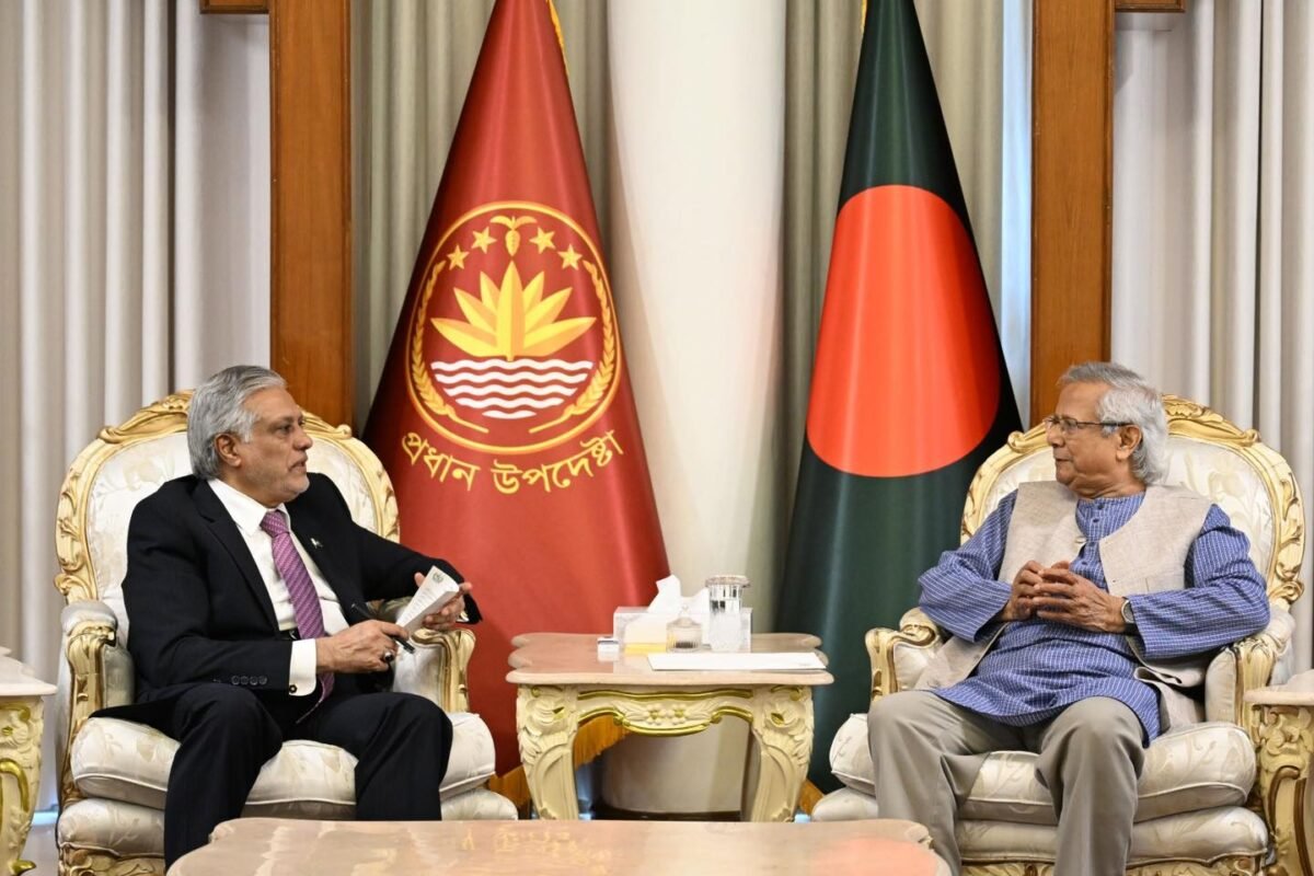 প্রধান উপদেষ্টার সাথে সৌজন্য সাক্ষাৎ করলেন পাকিস্তানের উপ-প্রধানমন্ত্রী…