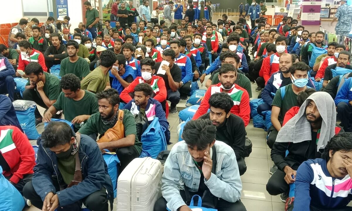 লিবিয়া থেকে ফিরলেন ১৭৫ বাংলাদেশি
