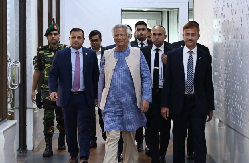 রোম সফর শেষে দেশে ফিরেছেন প্রধান উপদেষ্টা