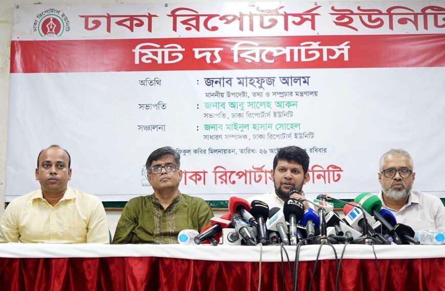 সরকারি সুবিধা বাড়বে সংবাদপত্র ও টিভি চ্যানেলে: তথ্য ও সম্প্রচার উপদেষ্টা মাহফুজ আলম