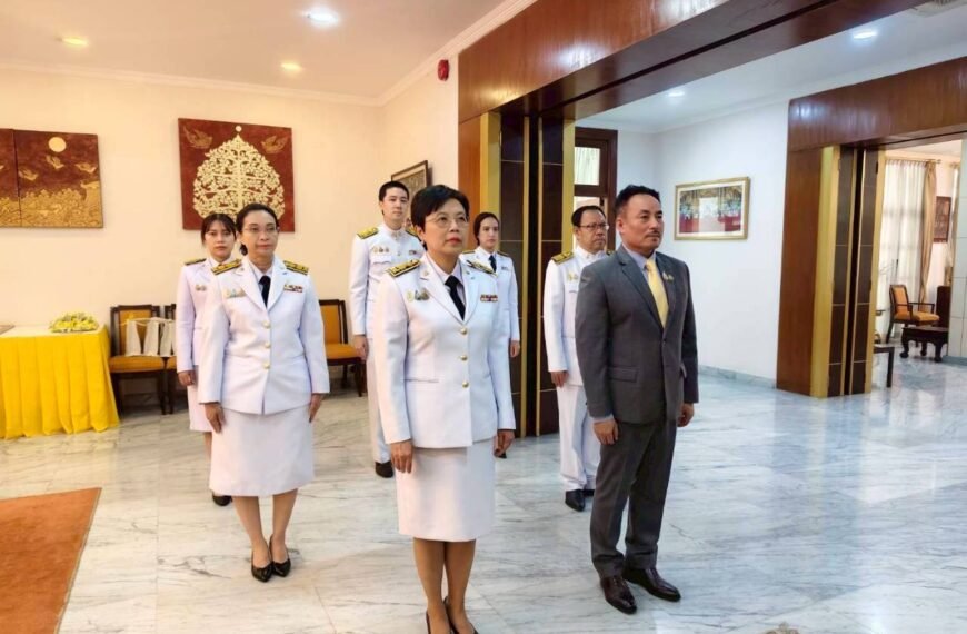 থাইল্যান্ডের প্রয়াত রাজা ভূমিবল আদুলিয়াদেজ স্মরণে রয়েল থাই এম্বাসির আয়োজনেবৌদ্ধ প্রার্থনা অনুষ্ঠান অনুষ্ঠিত