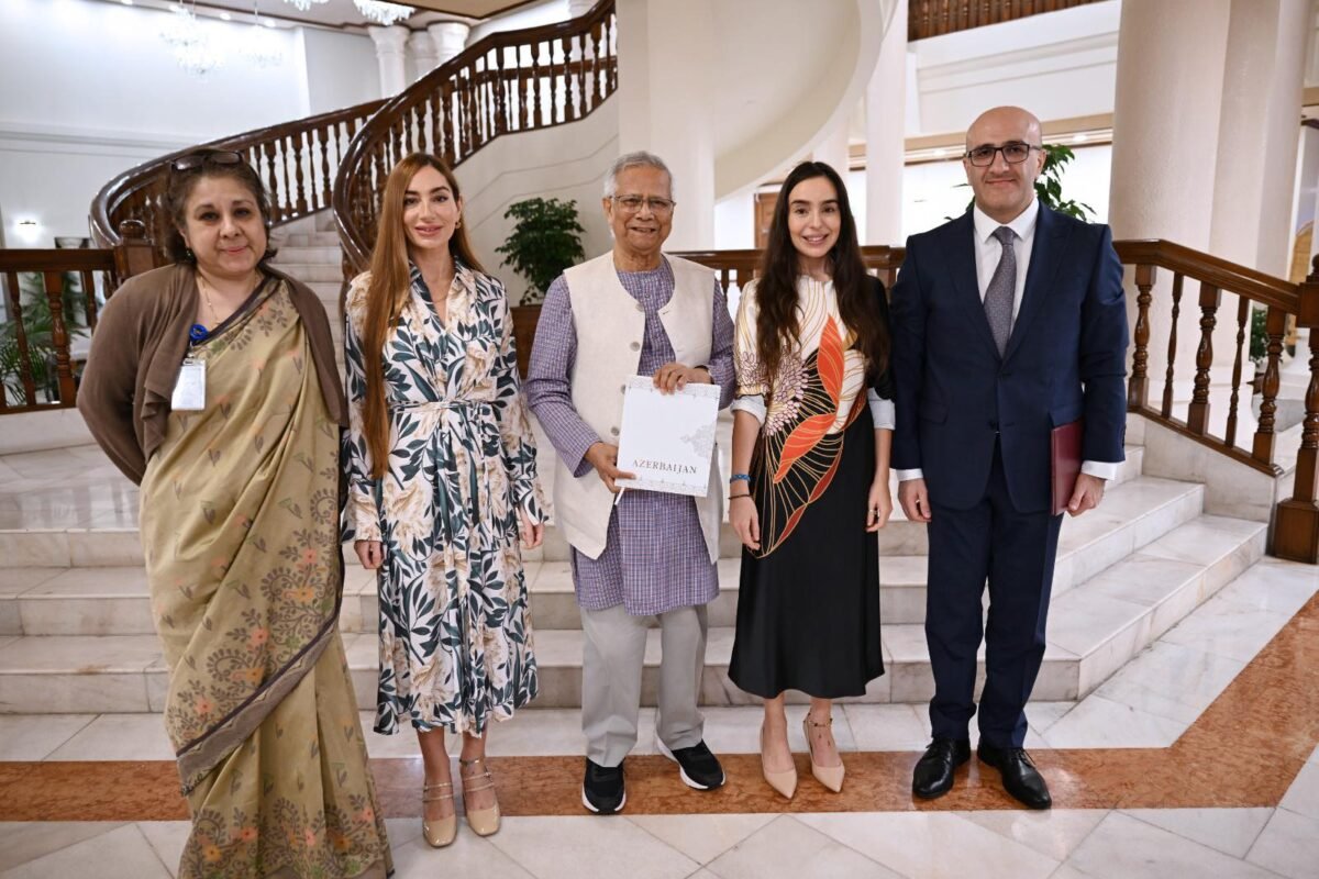 প্রধান উপদেষ্টার সাথে সাক্ষাৎ করেছেন আজারবাইজানের রাষ্ট্রপতির ২…