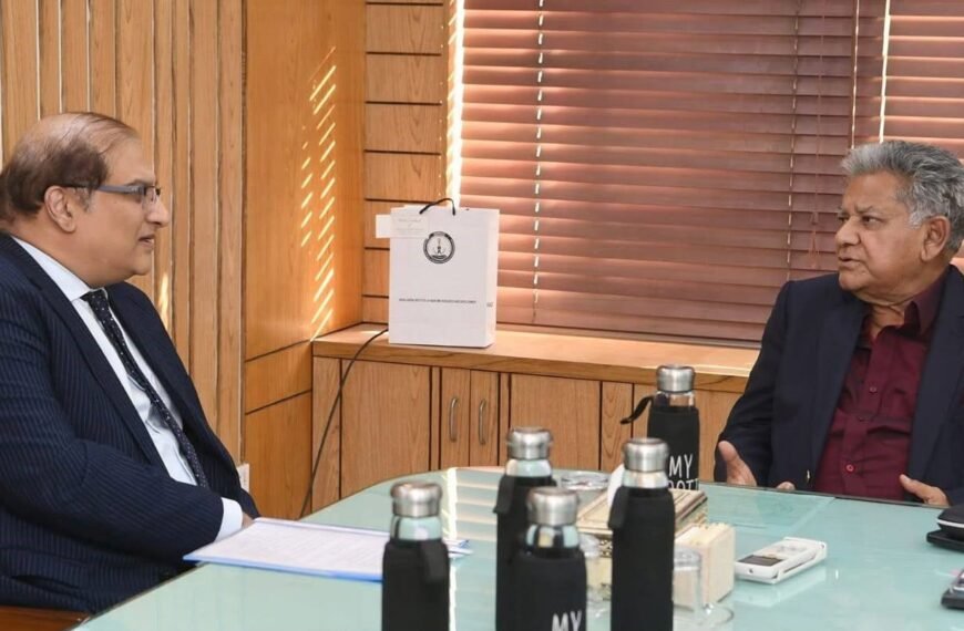 নৌপরিবহন উপদেষ্টার সঙ্গে সৌজন্য সাক্ষাৎ করলেন পাকিস্তানের হাইকমিশনার