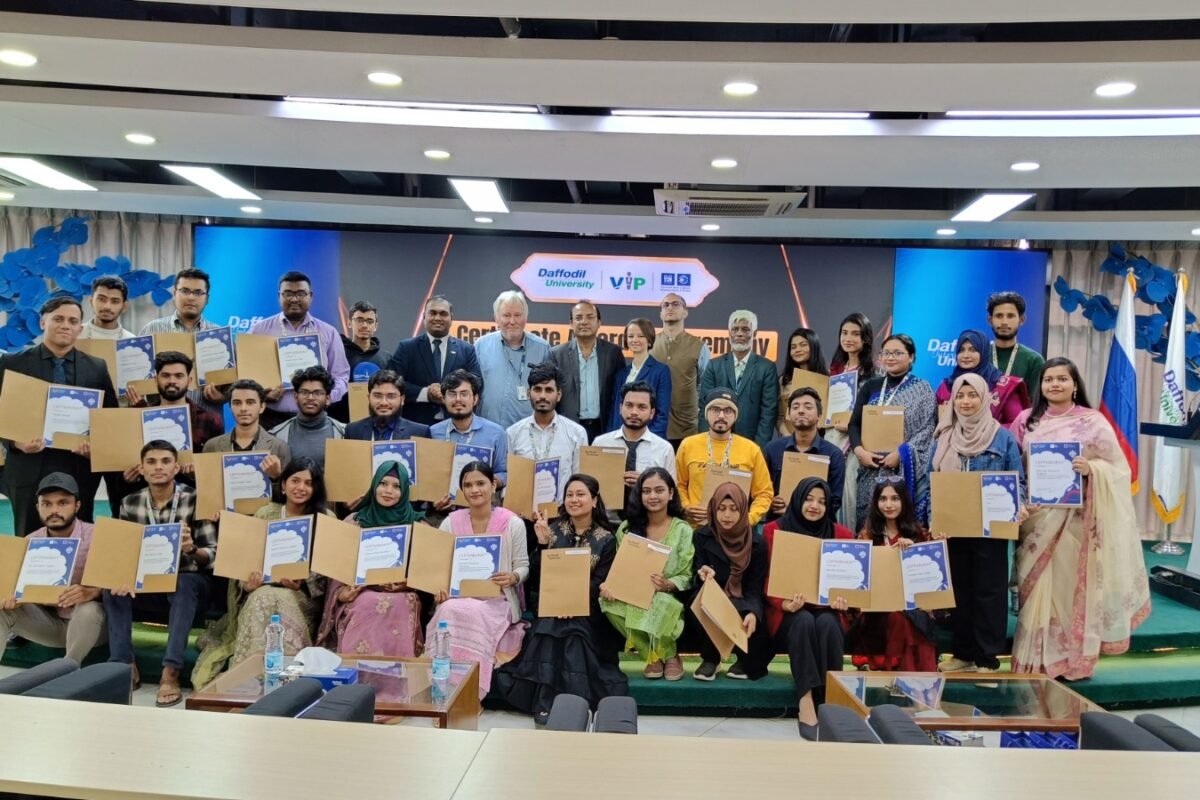 ডাফোডিল ইন্টারন্যাশনাল ইউনিভার্সিটিতে রুশ ভাষা শর্ট কোর্সের সার্টিফিকেট…