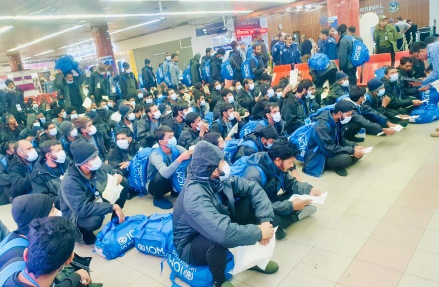 লিবিয়া থেকে দেশে ফিরলেন আরও ৩৪৫ বাংলাদেশি