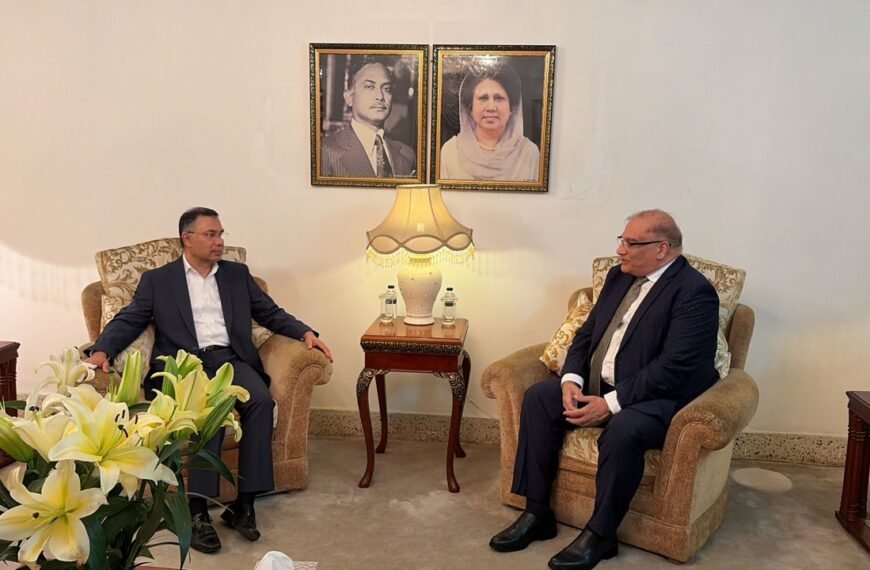 তারেক রহমানের সঙ্গে সৌজন্য সাক্ষাৎ করলেন বাংলা‌দে‌শে নিযুক্ত পাকিস্তানের হাইকমিশনার ইমরান হায়দার