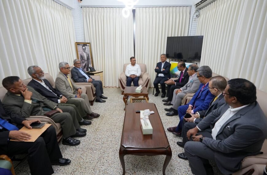 বিএনপি চেয়ারম্যান তারেক রহমানের সঙ্গে সৌজন্য সাক্ষাৎ করলেন ডিএসই ব্রোকার্স অ্যাসোসিয়েশনের প্রতিনিধি দল