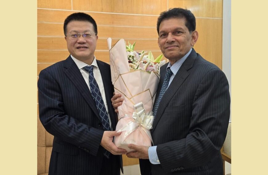 জাতীয় নিরাপত্তা উপদেষ্টার সাথে সাক্ষাৎ করেছেন চীনা রাষ্ট্রদূত