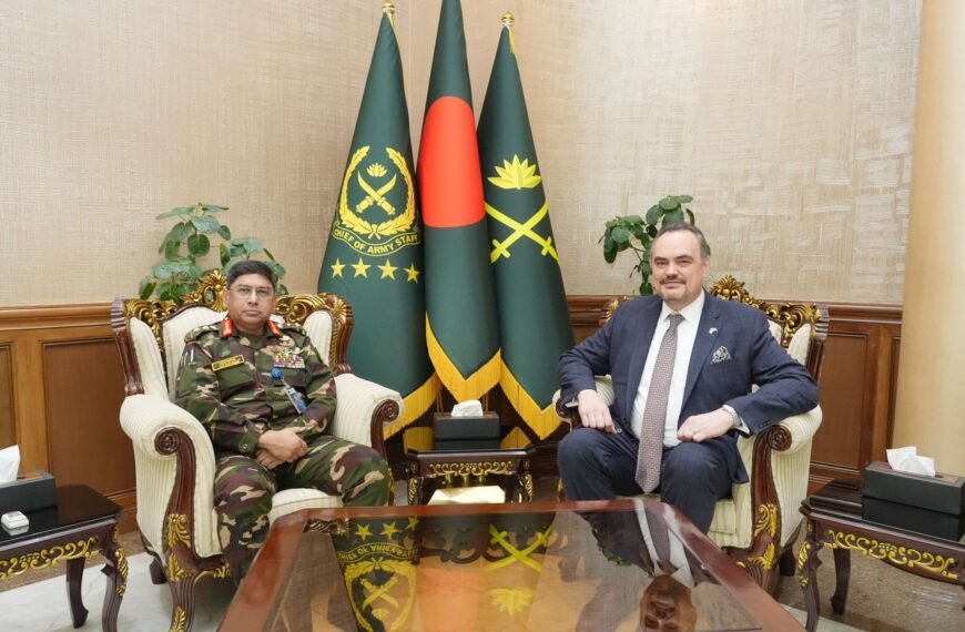 সেনাপ্রধানের সাথে সৌজন্য সাক্ষাৎ করলেন যুক্তরাষ্ট্রের নবনিযুক্ত রাষ্ট্রদূত