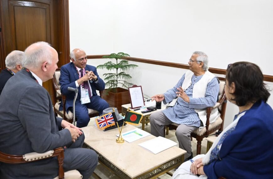 প্রধান উপদেষ্টার সাথে সৌজন্য সাক্ষাৎ করেছেন ভয়েস ফর জাস্টিস অবজারভার্স টিমের নির্বাচন পর্যবেক্ষণ প্রতিনিধিদল