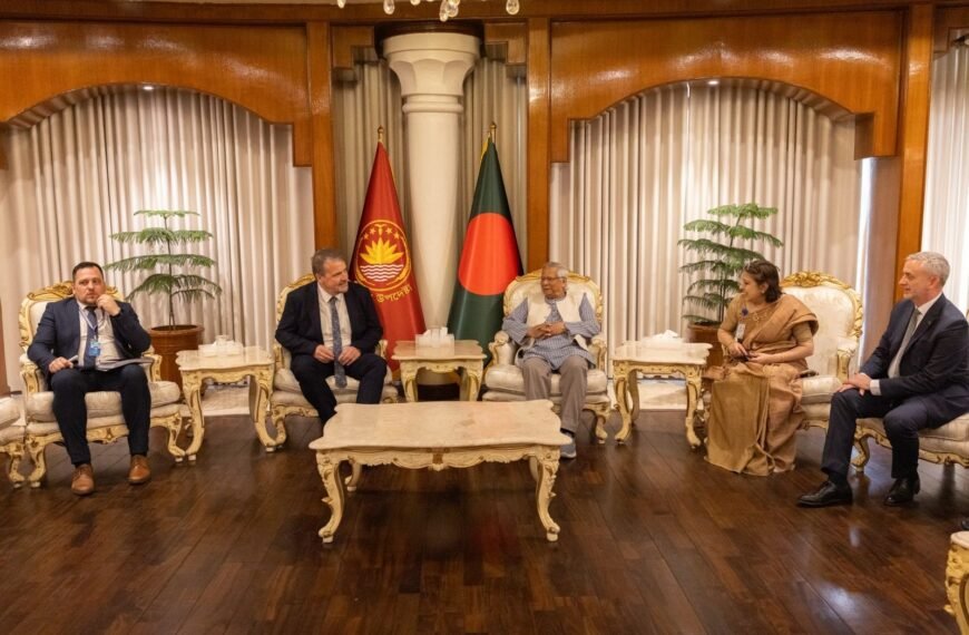 প্রধান উপদেষ্টার সাথে সৌজন্য সাক্ষাৎ করেছে ইইউ নির্বাচন পর্যবেক্ষক মিশন (EU-EOM)