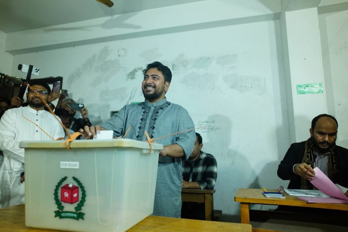 ভোট দিলেন এনসিপি এর আহবায়কনাহিদ ইসলাম