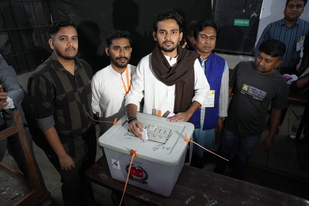 নিউমার্কেটে ভোট দিলেন জাতীয় নাগরিক পার্টির মুখপাত্র আসিফ&hellip;