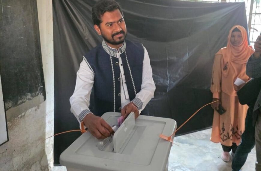 ভোট দিলেন পটুয়াখালী-০৩ আসনের গণঅধিকার পরিষদের সভাপতি নুরুল হক নুর