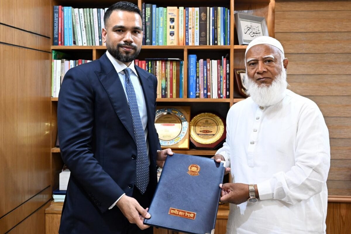 জামায়াত আমির ডা. শফিকুর রহমান-এর হাতে পৌঁছে দেওয়া&hellip;