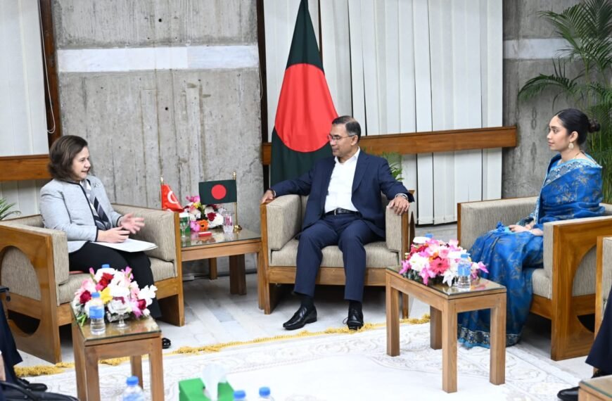নবনির্বাচিত প্রধানমন্ত্রীর সঙ্গে তুরস্কের উপ-পররাষ্ট্রমন্ত্রীর সাক্ষাৎ