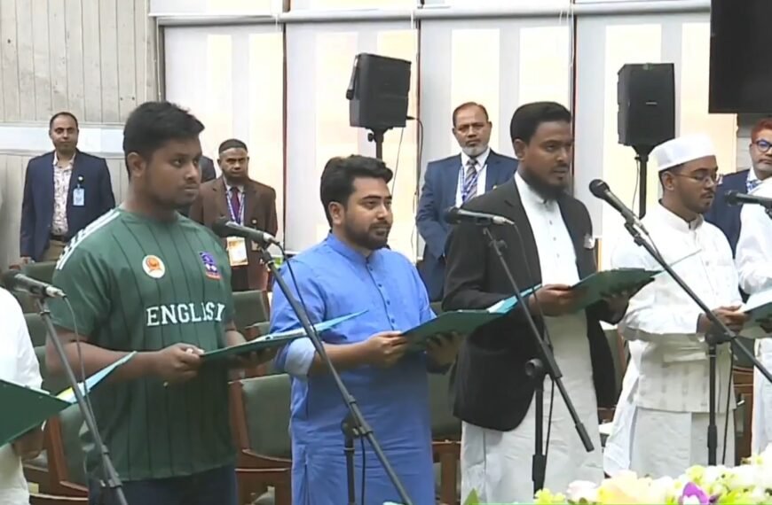 নবনির্বাচিত সংসদ সদস্য (এমপি) ও সংবিধান সংস্কার পরিষদের সদস্য হিসেবে শপথ নিলেন এনসিপির এমপিরা