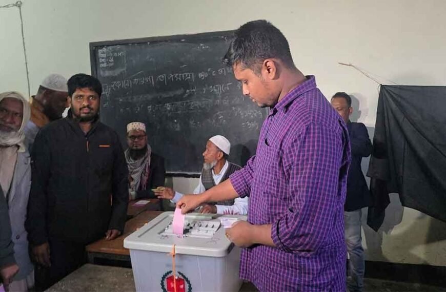 ভোট দিলেন কুমিল্লা-৪ আসনের এনসিপি প্রার্থী হাসনাত আবদুল্লাহ