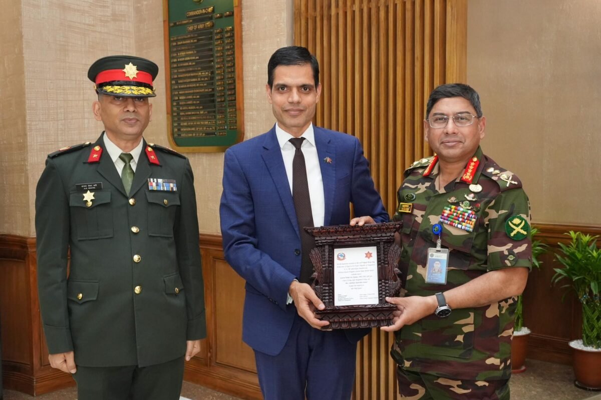 সেনাপ্রধানের সাথে সৌজন্য সাক্ষাৎ করলেন নেপাল রাষ্ট্রদূত