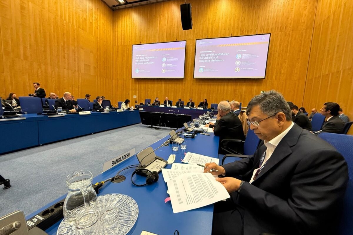 আধুনিক প্রযুক্তির সমন্বয়ে বৈশ্বিক প্রতারণা মোকাবিলায় স্বরাষ্ট্রমন্ত্রীর আহ্বান