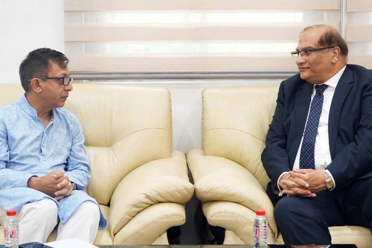 শিল্পমন্ত্রীর সাথে পাকিস্তানের হাইকমিশনারের সাক্ষাৎ