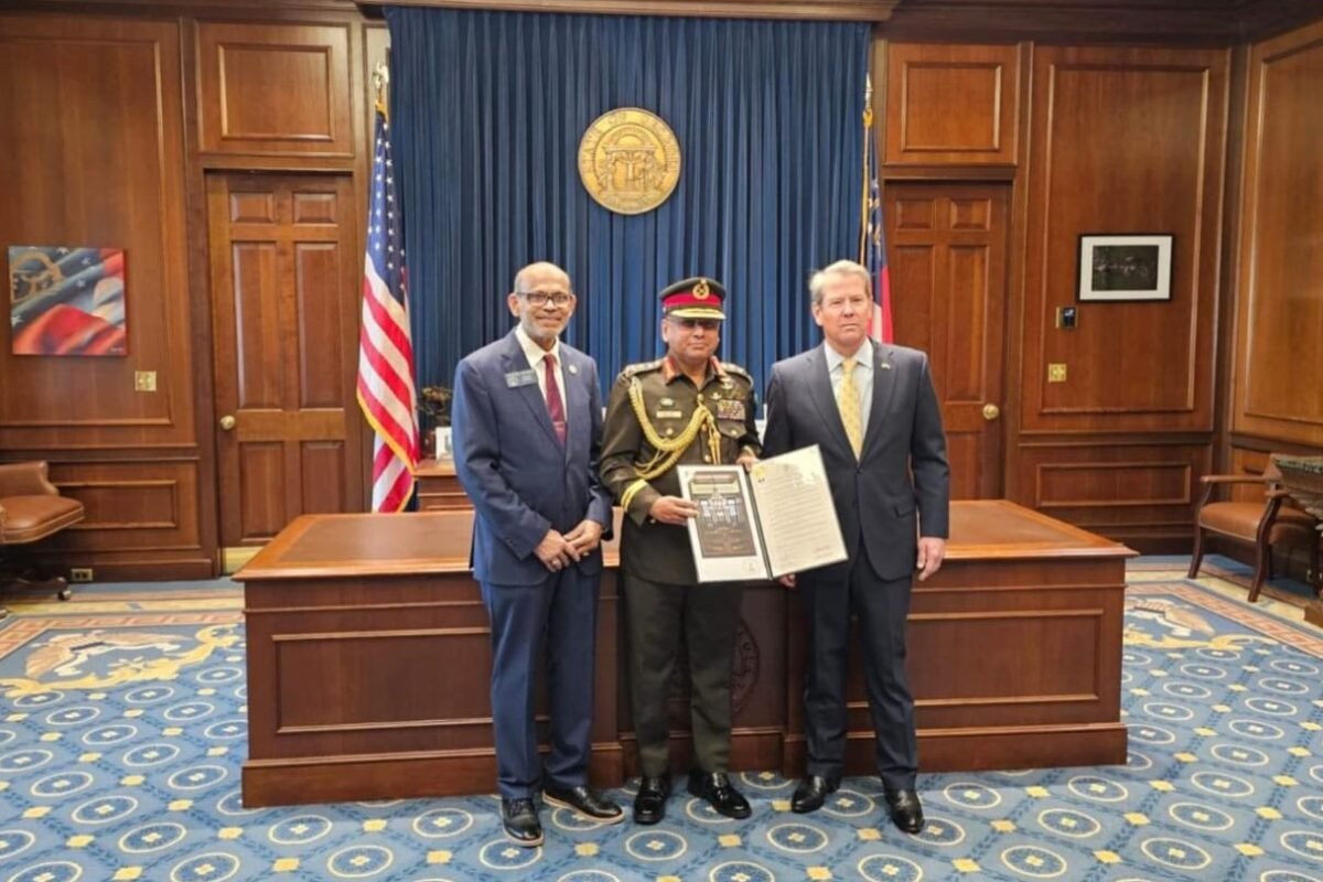 বাংলাদেশি শান্তিরক্ষীদের অবদানে আন্তর্জাতিক স্বীকৃতি হিসেবে সম্মাননা পেলেন&hellip;