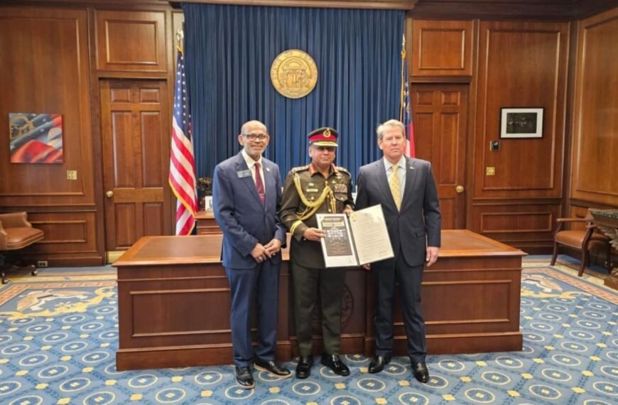 বাংলাদেশি শান্তিরক্ষীদের অবদানে আন্তর্জাতিক স্বীকৃতি হিসেবে সম্মাননা পেলেন সেনাপ্রধান