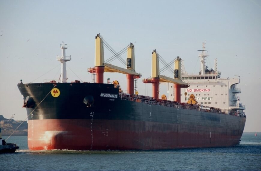 যুক্তরাষ্ট্র থেকে ৬১ হাজার মেট্রিক টন গম নিয়ে MV.MP ULTRAMAX 2 জাহাজটি চট্টগ্রাম বন্দরের বহি:নোঙরে পৌঁছেছে