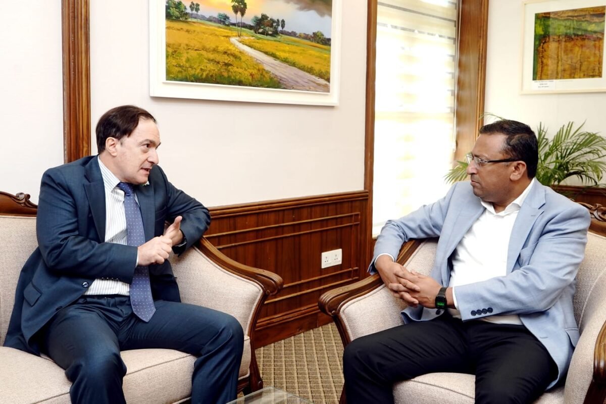 পররাষ্ট্র উপদেষ্টার সঙ্গে সৌজন্য সাক্ষাৎ করলেন আর্জেন্টিনার রাষ্ট্রদূত